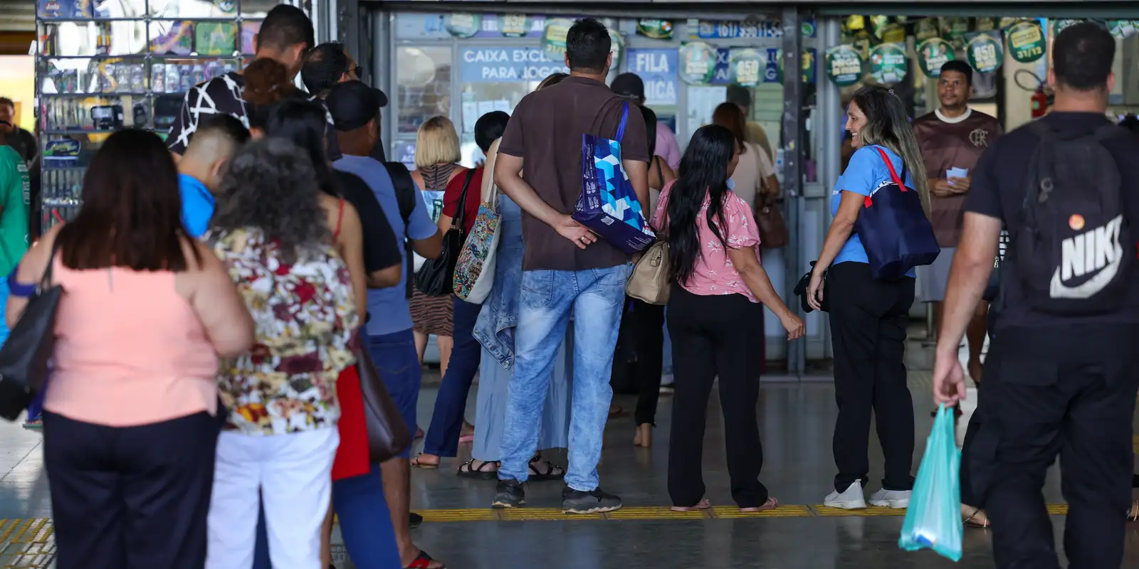 Mega-Sena acumula e prêmio principal vai para R$ 7,5 milhões