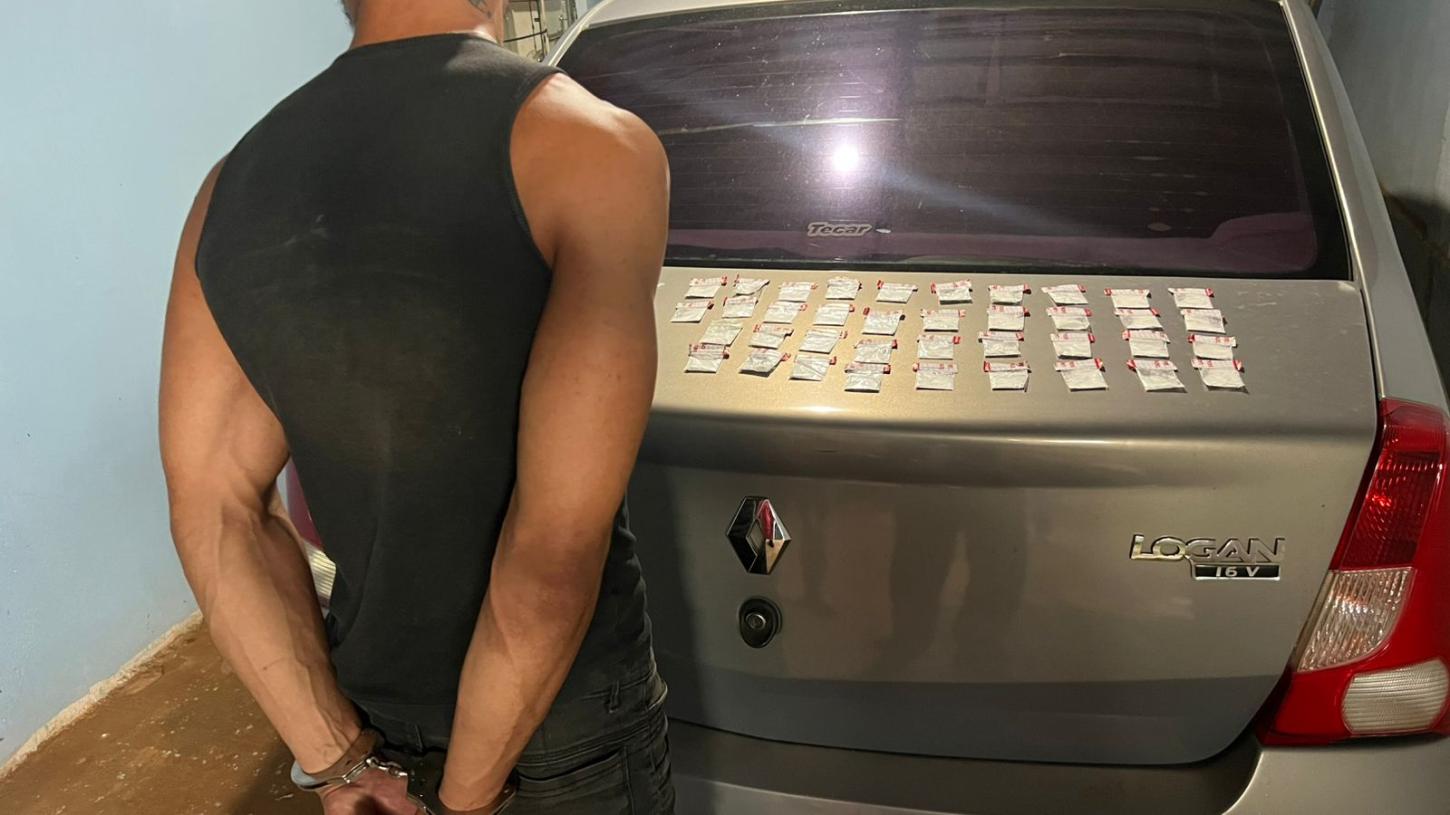 Tornozelado é preso traficando drogas em Aparecida