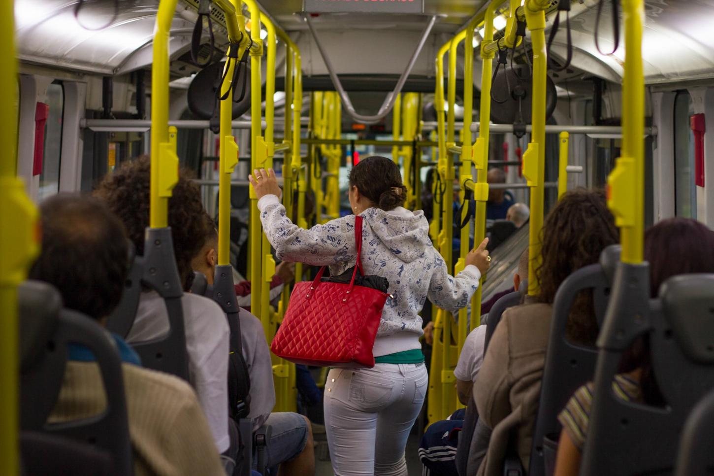 Homens terão que ceder assentos para mulheres no transporte coletivo