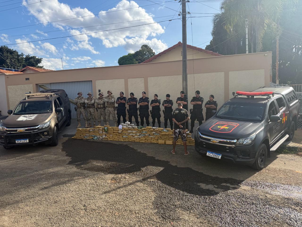 Polícia apreende quase meio milhão em drogas em Aparecida e Guapó
