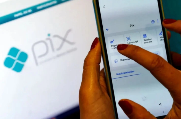 PIX apresenta instabilidade e tumultua início de domingo dos brasileiros