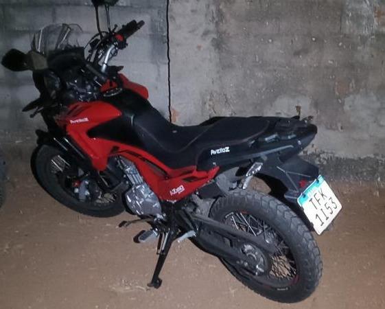 Moto utilizada no crime também foi apreendida