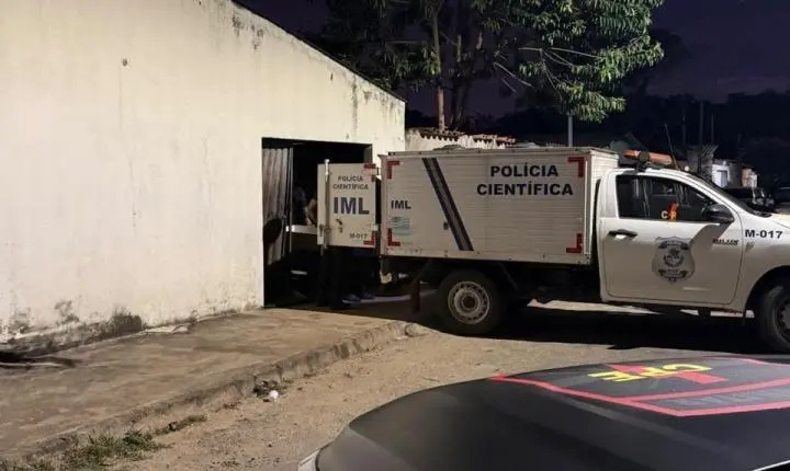 Homem  morre após atirar no portão do ex-namorado de sua companheira