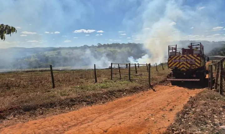 Idoso é resgatado após queda de avião em Goiás