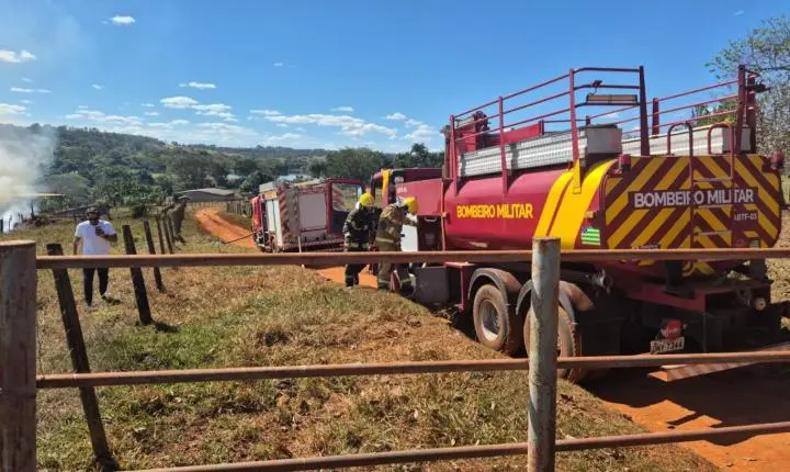 Idoso é resgatado após queda de avião em Goiás