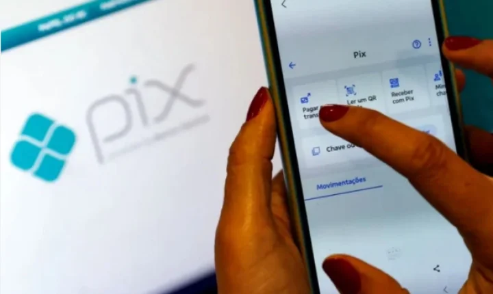 PIX apresenta instabilidade e tumultua início de domingo dos brasileiros