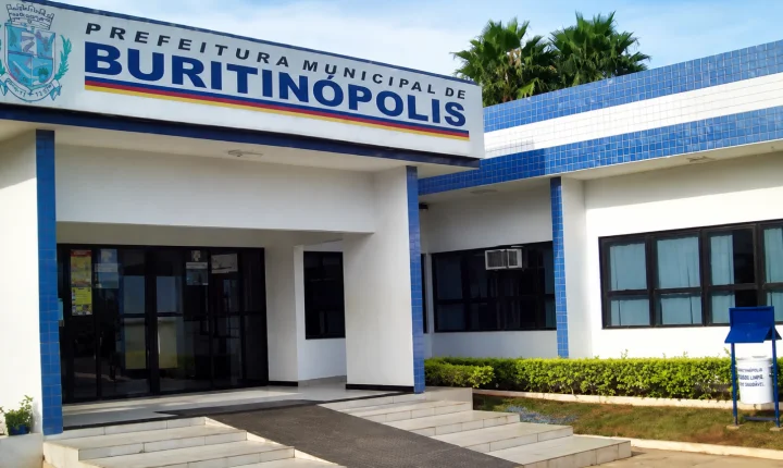 Secretário fecha prefeitura para evitar reportagem e caso termina na delegacia em Buritinópolis