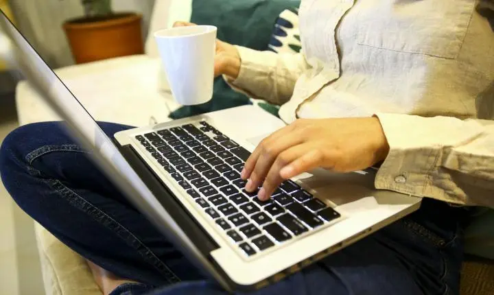 Sete em cada dez brasileiros temem comprar remédios pela internet